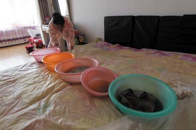 巨鹿楼上漏水，住户失联，小区没物管，业主维权难！律师来支招……